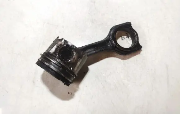 Volvo V50 Piston with connecting rod 619