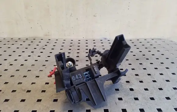 Audi A4 S4 B8 8K Relay mounting block 8K2937503A