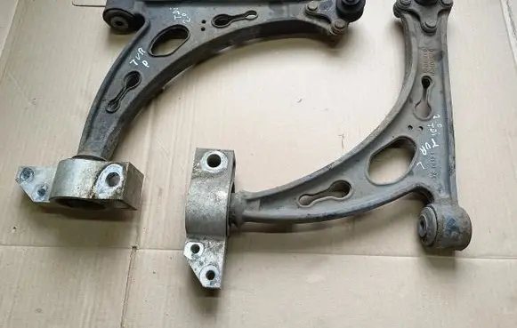 Volkswagen Touran I Front control arm