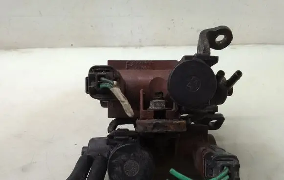 Ford Focus C-MAX Turbo solenoid valve 6G9Q9E882CA