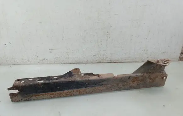 Radiator mount bracket