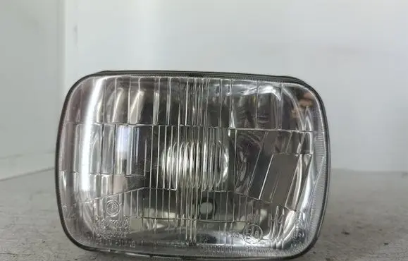 Fiat 126 Headlight/headlamp 029020221