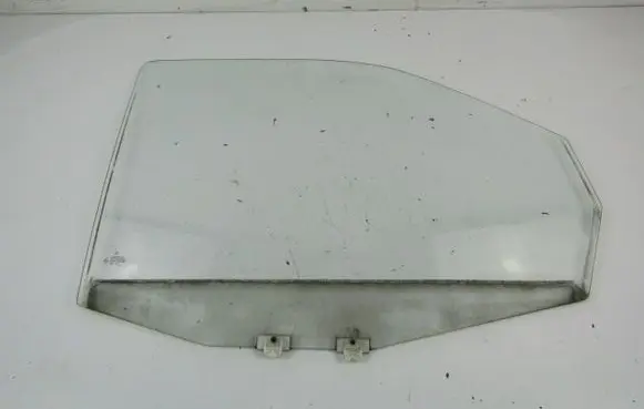 Mercedes-Benz Vito Viano W638 Front door window glass four-door 0218OML