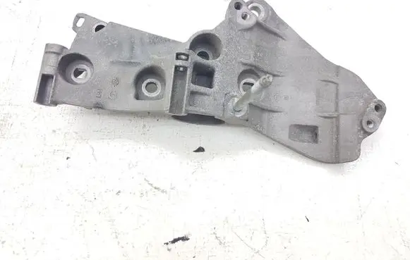 Renault Talisman A/C compressor mount bracket 8200669494