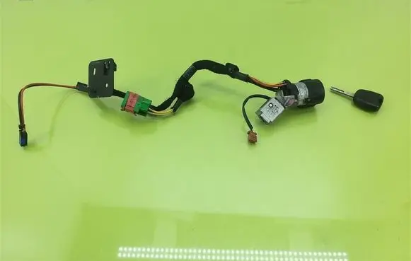 Peugeot 307 Ignition lock 36353100
