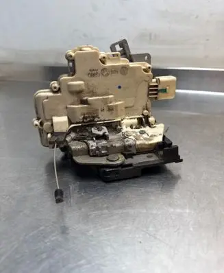 Seat Altea XL Front door lock 1P1837015
