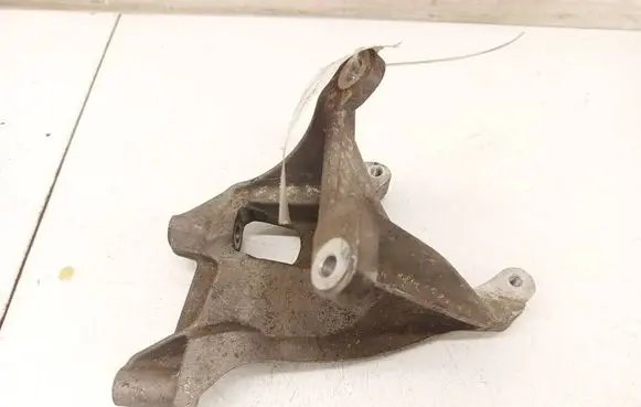 Audi A8 S8 D3 4E Engine mounting bracket 4E0199370AS