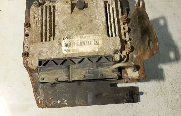 Opel Zafira B Engine control unit/module 55198922 1039S11633 0281012549
