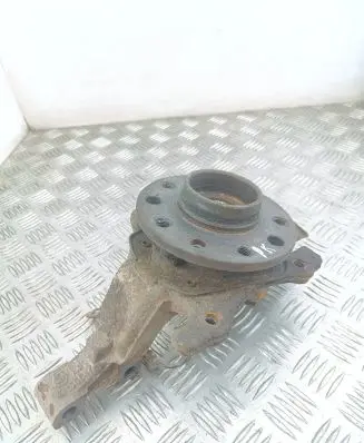 Opel Astra H Front wheel hub 13156047