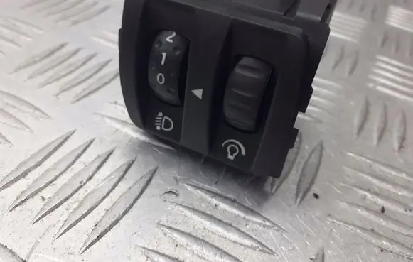 Renault Twingo II Light switch 8200095495C