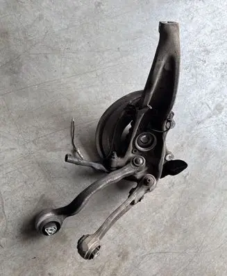BMW 5 G30 G31 Front wheel hub spindle knuckle 6884386 6861166 6861182