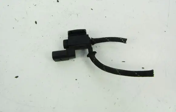 Volkswagen PASSAT B5.5 Valve vacuum 037906283C