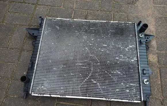 Land Rover Discovery 3 - LR3 Coolant radiator 7H228T000BA