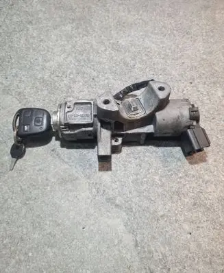 Toyota Avensis T250 Ignition lock 450200504 N05015178
