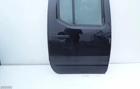 Nissan Navara Rear door