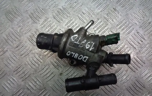 Thermostat/thermostat housing