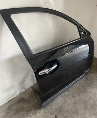 KIA Sorento Front door