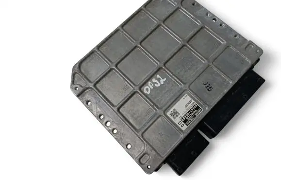 Toyota Avensis T270 Engine control unit/module ECU 8966105D00