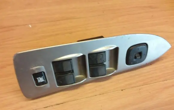 Mazda Premacy Electric window control switch C8HD172