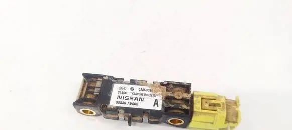 Nissan Primera Airbag deployment crash/impact sensor 98830AV600 0285003019