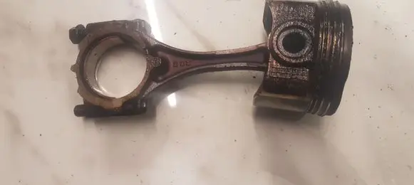 Lexus IS 200-300 Piston with connecting rod