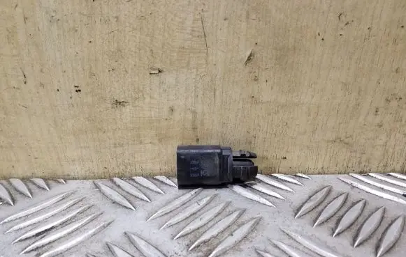 Volkswagen Tiguan Outside/exterior temperature sensor 8Z0820535
