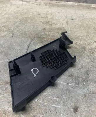 Nissan Qashqai J12 Subwoofer grill/trim 281p16un1a