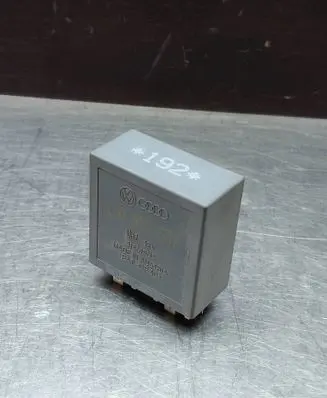 Volkswagen New Beetle Window wiper relay 1J0955531