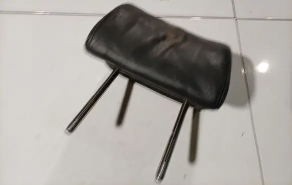 Volkswagen PASSAT B6 Front seat headrest 