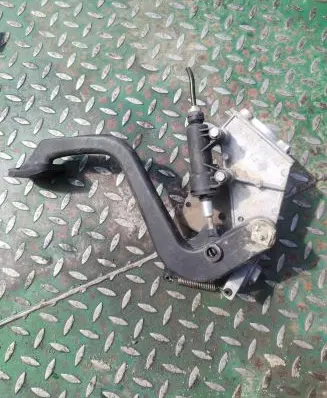 BMW 3 E46 Clutch pedal 1163863