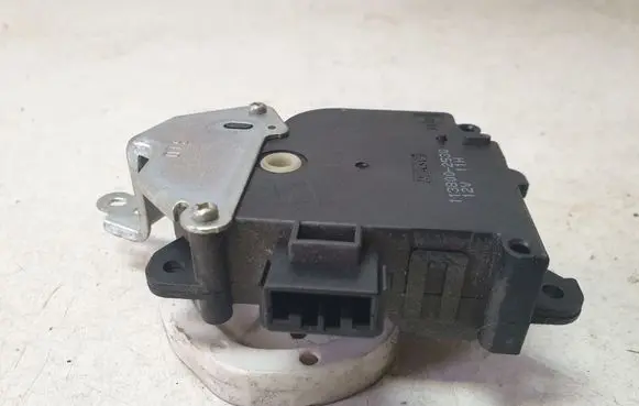 Suzuki Swift I Air flap motor/actuator 1138002530