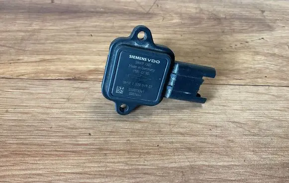 BMW 5 E60 E61 Mass air flow meter 7520519 5WK97502