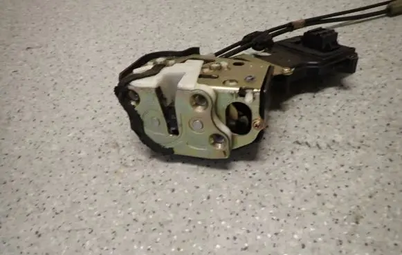 Mazda 2 Rear door lock