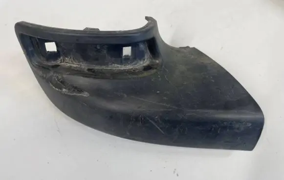Rear bumper trim bar molding