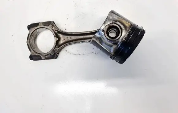 Toyota Avensis T250 Piston with connecting rod