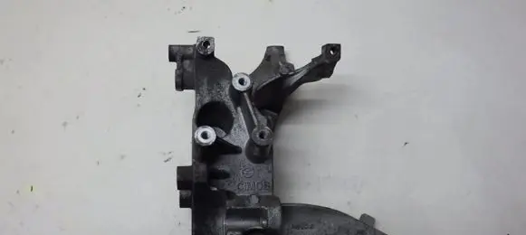 Citroen C4 II Generator/alternator bracket 