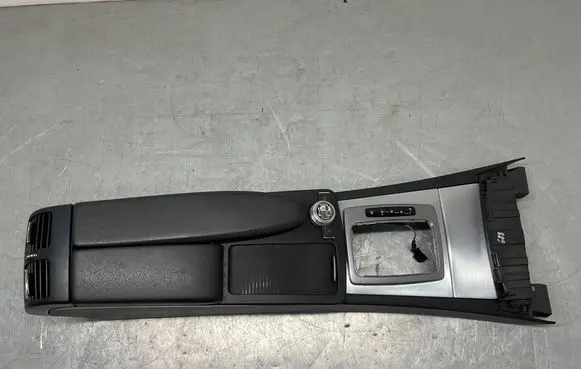 Mercedes-Benz C W204 Center console