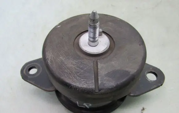 Nissan Leaf II (ZE1) Gearbox mount