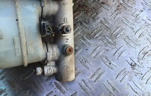 Nissan Primera Master brake cylinder