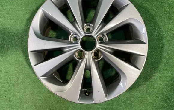 Toyota Auris E180 R17 alloy rim HL4730