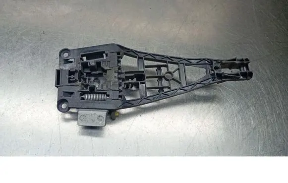 Opel Astra H Fender mounting bracket