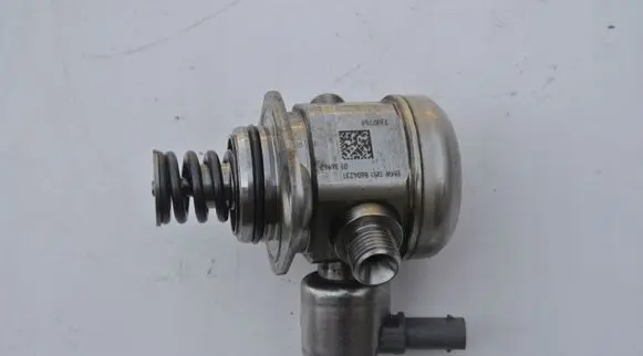 BMW 5 F10 F11 Fuel injection high pressure pump 8604231