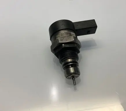 Mercedes-Benz CLS C219 Fuel pressure sensor A6110780449 2241744 0281002494
