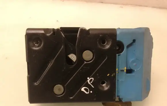 Volvo S60 Front door lock 30663042