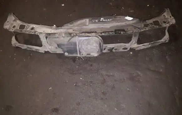 Volkswagen PASSAT B3 Top upper radiator support slam panel