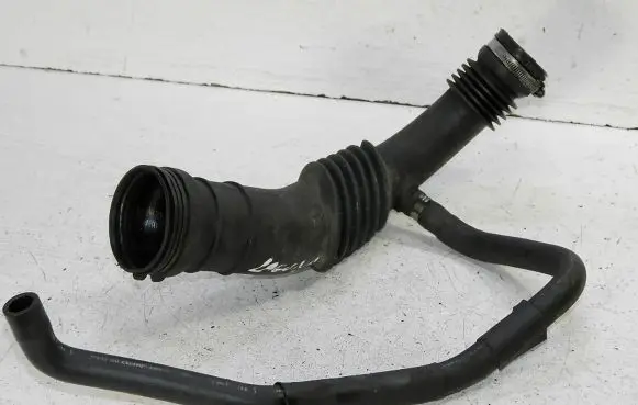 Renault Megane I Air intake hose/pipe 7700109439