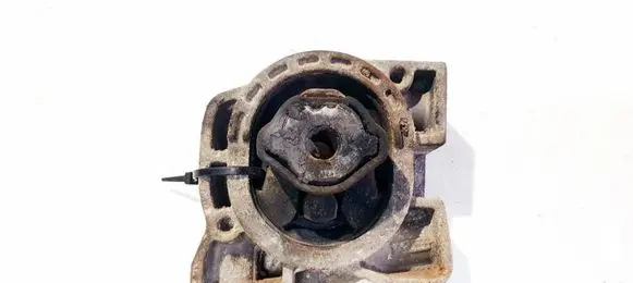 Mercedes-Benz B W245 Engine mount bracket A1692400918