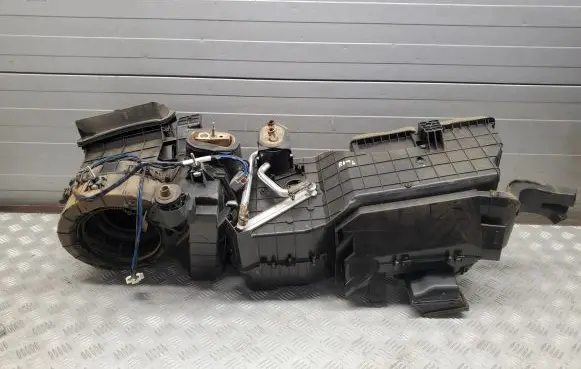 Dodge RAM Interior heater climate box assembly 68195974AE