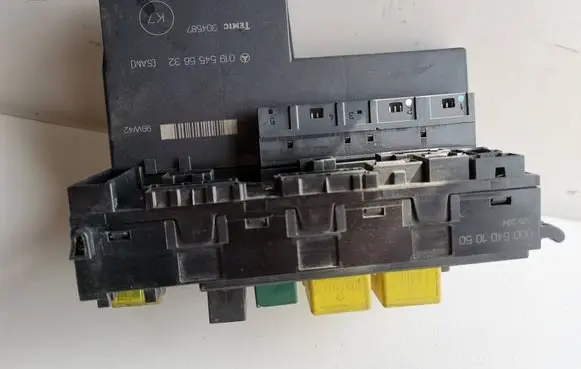 Mercedes-Benz CLK A208 C208 Fuse module 0025451901 19675231 0195455632