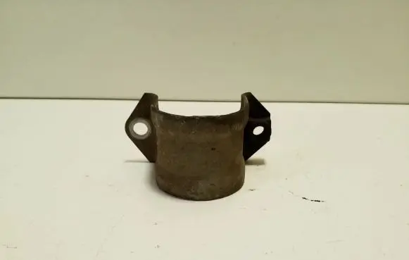 BMW X3 E83 Sway bar bush bracket, front 